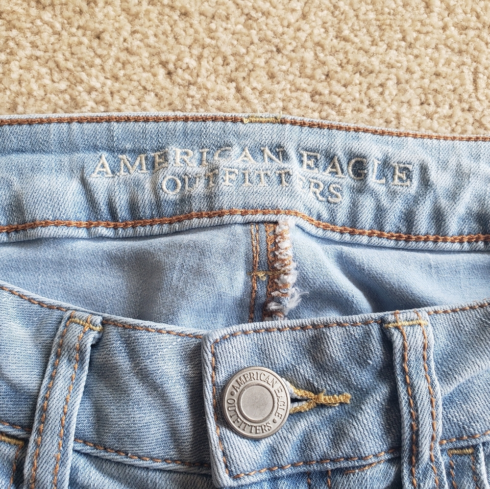 American Eagle Light Blue Jeans Size 6